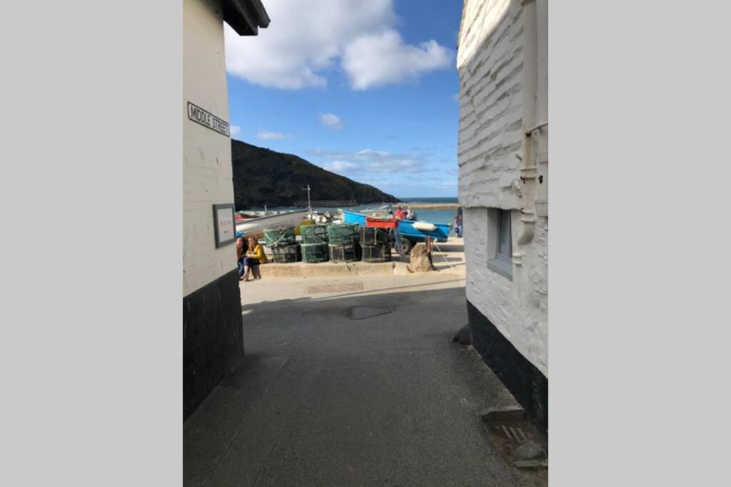 Molls Yard Newly Decorated Apartment Port Isaac Exterior photo